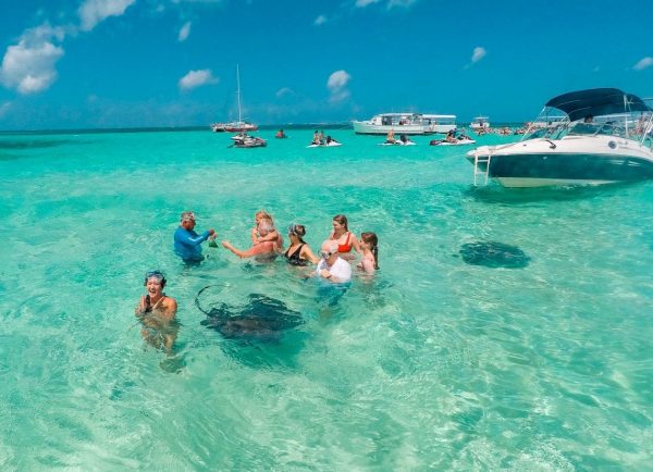 The Ultimate Guide to Swimming with Stingrays in the Grand Cayman